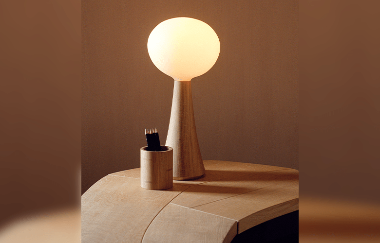 The table lamp and pencil holder