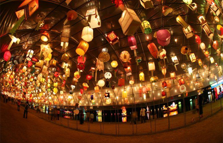 Jinju Namgang Yudeung (Lantern) Festival เทศกาลโคม ที่ เกาหลี