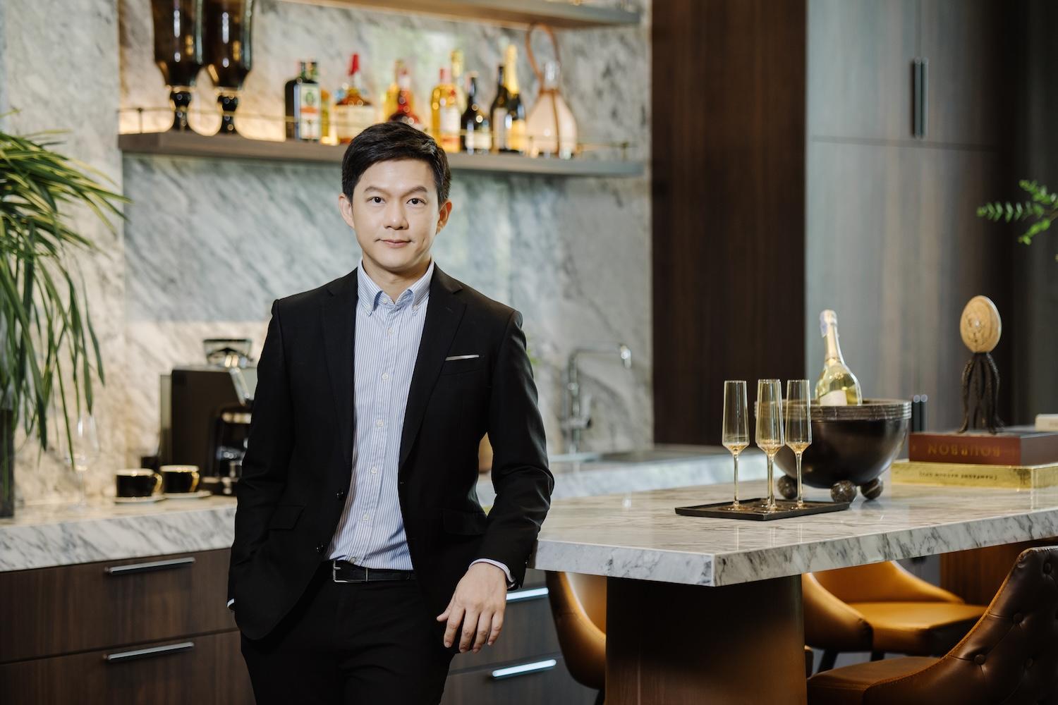 คุณธนพิสิฐ จีรวงศ์ไกรสร (กอล์ฟ / AJ)