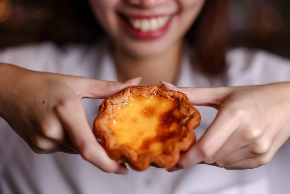 YOLK แบรนด์ทาร์ตไข่ของ สาริน รณเกียรติ 