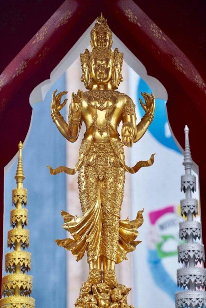 ศาลพระตรีมูรติ ลานหน้าเซ็นทรัลเวิลด์