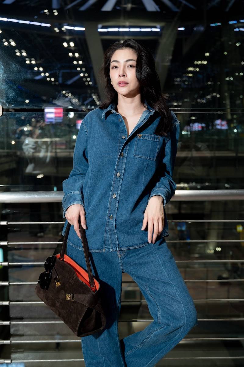 ฝ้ายในลุค Denim on Denim สุดชิคที่สุวรรณภูมิ
