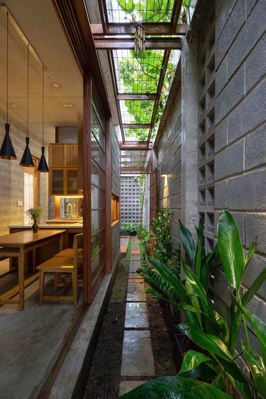 Courtyard Narrow House
