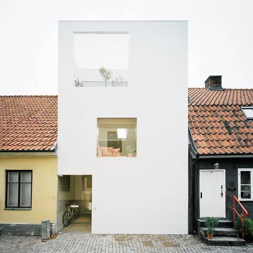 Minimal Narrow Townhouse